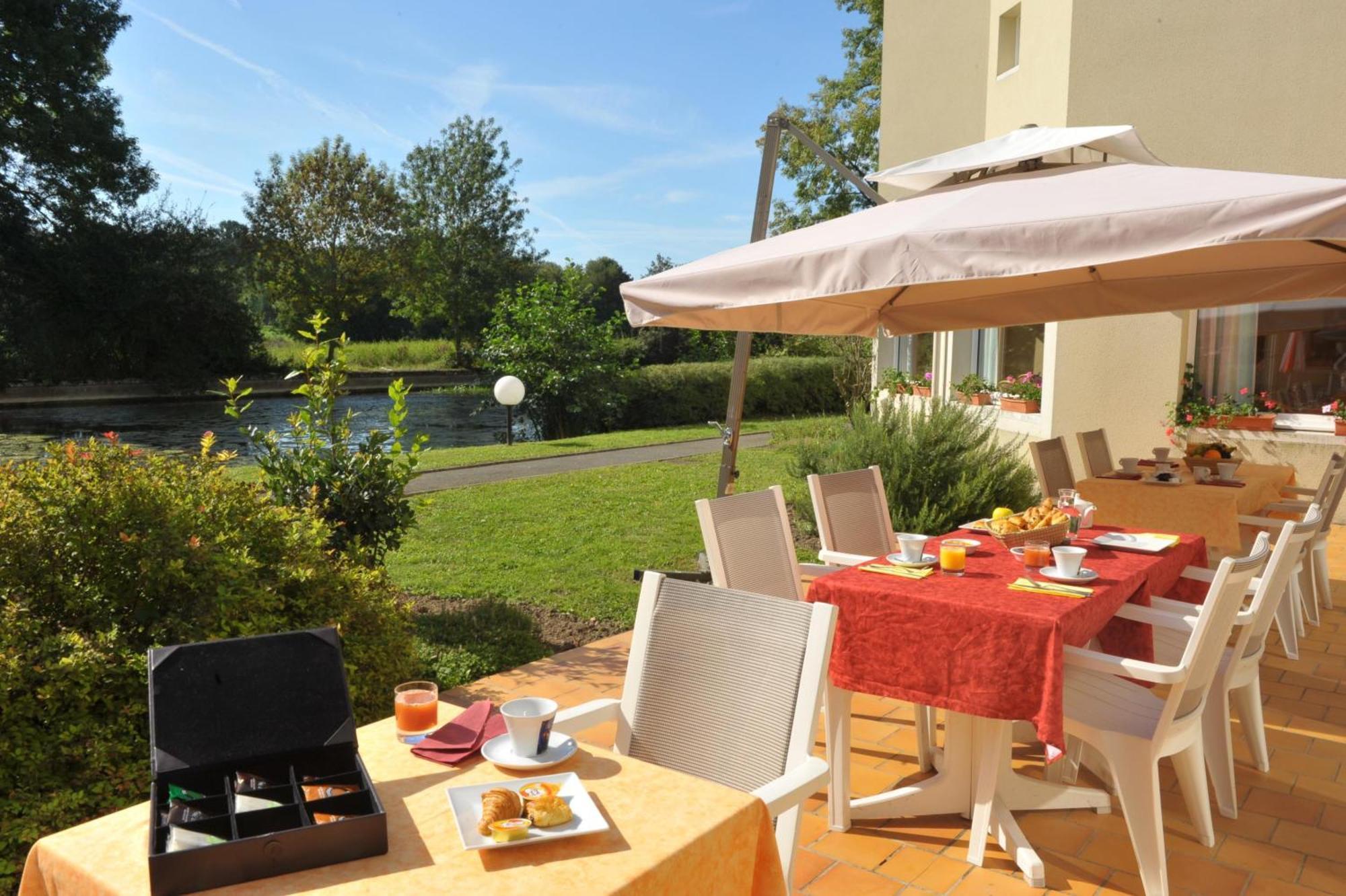 Logis Hotel Le Relais Du Moulin Валансе Экстерьер фото